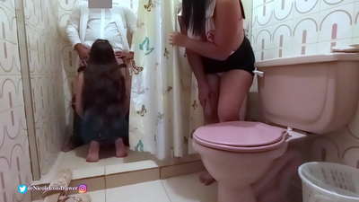 Pielęgniarka znajduje lekarza pieprzącego pacjenta w szpitalnej łazience / CZĘŚĆ 1 / NicoleLondrawer / Chiquicandy